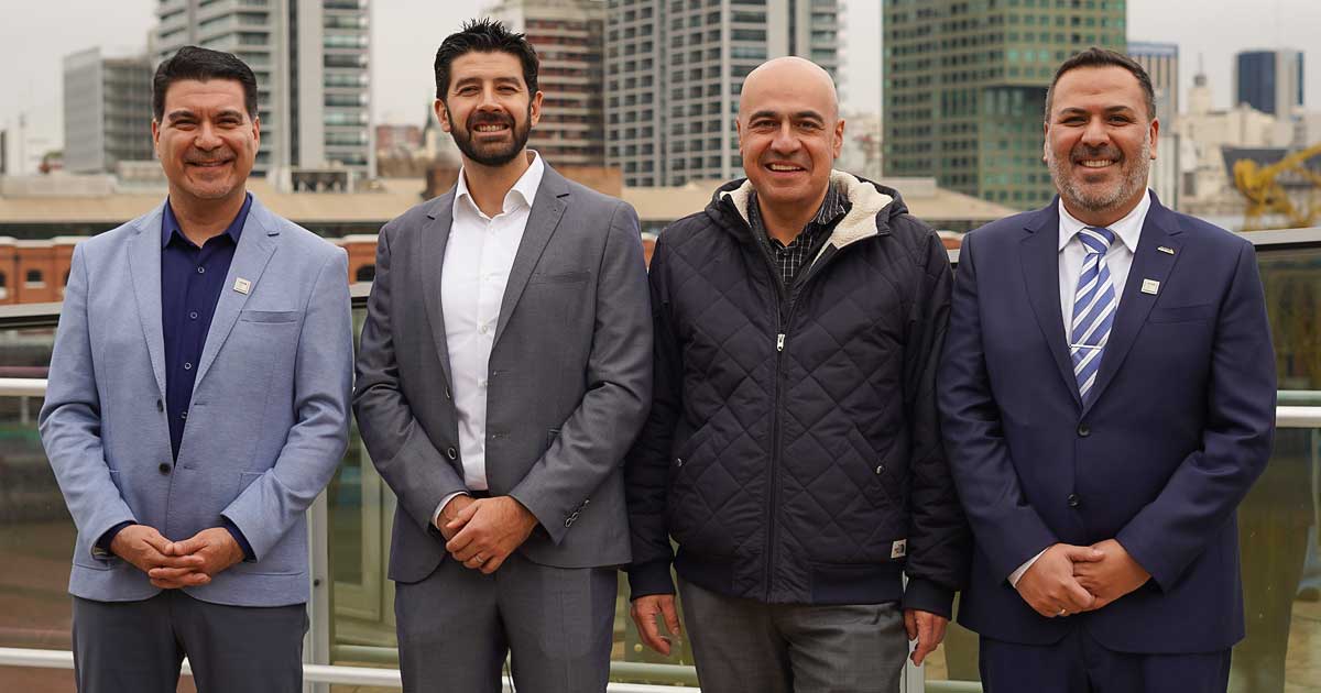 Mariano Vega, responsable del Cono Sur; Luis Bonilla, BD and Field Sales Engineering para Latinoamérica; Leopoldo Ruiz, VP para Latinoamérica; y Daniel Fuente, responsable del área APU de Axis