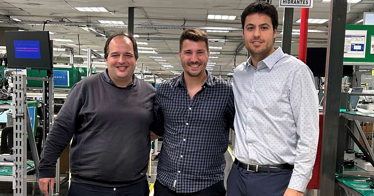 Joaquin Bujan, Gerente de Industria, Postventa y Planeamiento; Mariano Leze, PM de Bangh; y Diego Martinez, Brand Manager Bangh