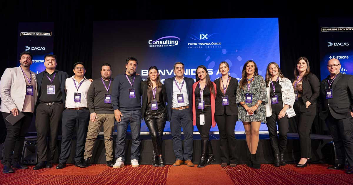 Equipos de Consulting Services y de SparkFound