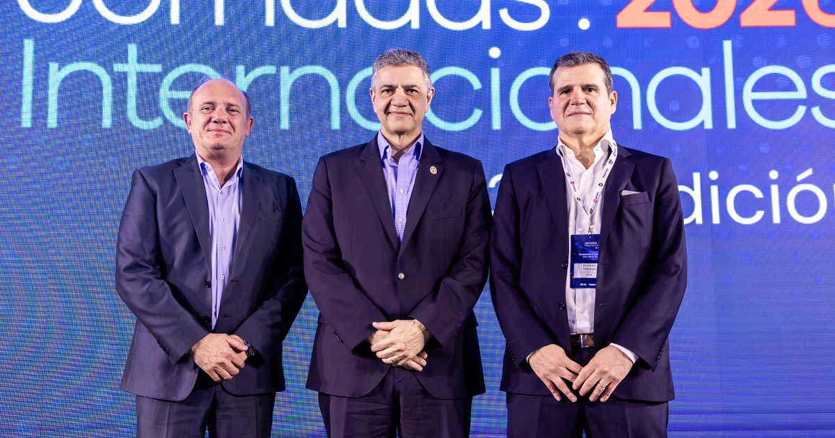 Sergio Veiga, presidente de CAPPSA; Jorge Macri, jefe de Gobierno porteño; y Federico Fornelli, presidente de ATVC