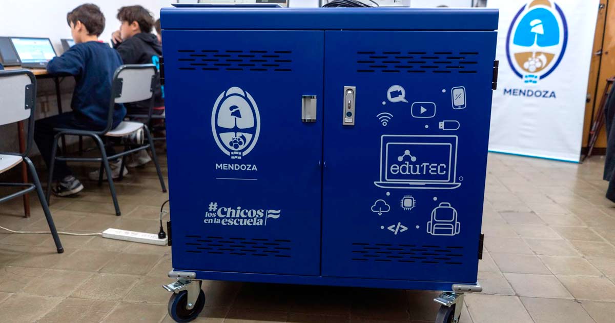 Mendoza quiere equipar a todas sus escuelas con carritos tecnolgicos