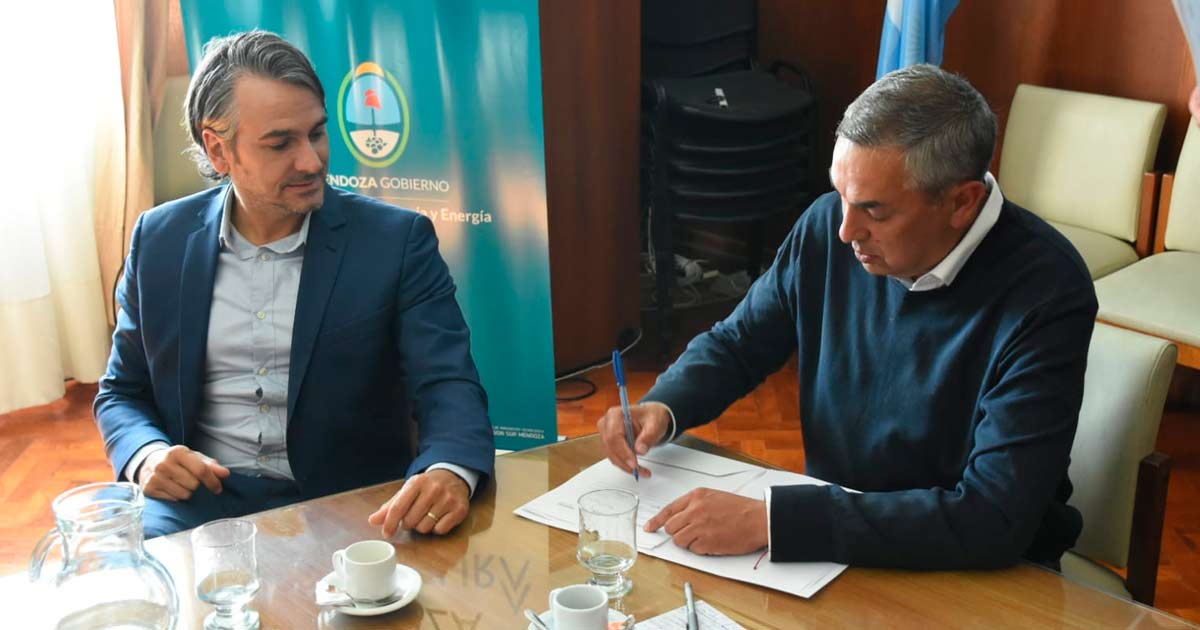 Mariano Yacovino, director de Educacin de Microsoft Argentina, y Enrique Vaqui, ministro de Economa y Energa de Mendoza