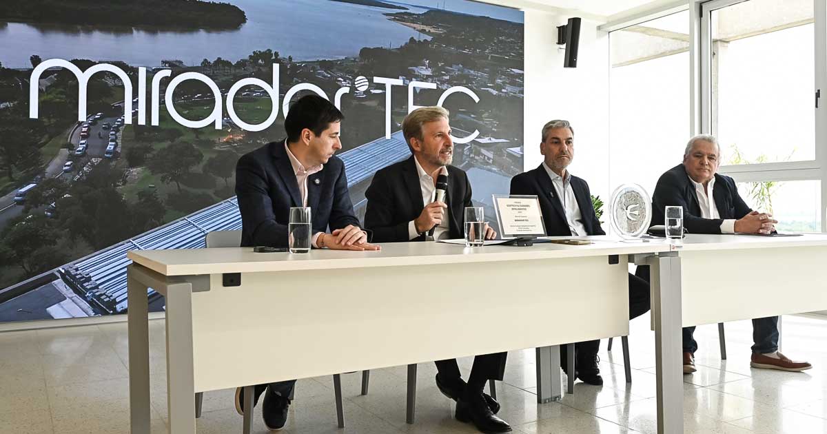 Mauricio Colello, secretario general de la Gobernación y vicepresidente del MiradorTec; Rogelio Frigerio, gobernador de Entre Ríos; Fabián Boleas, secretario general de la Gobernación; y Carlos Pallotti, Director del MiradorTec