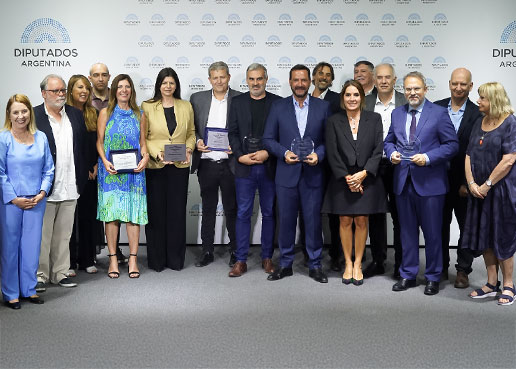 Mendoza, Escobar y 3 de Febrero ganaron los Premios GovTech RECIA 2025