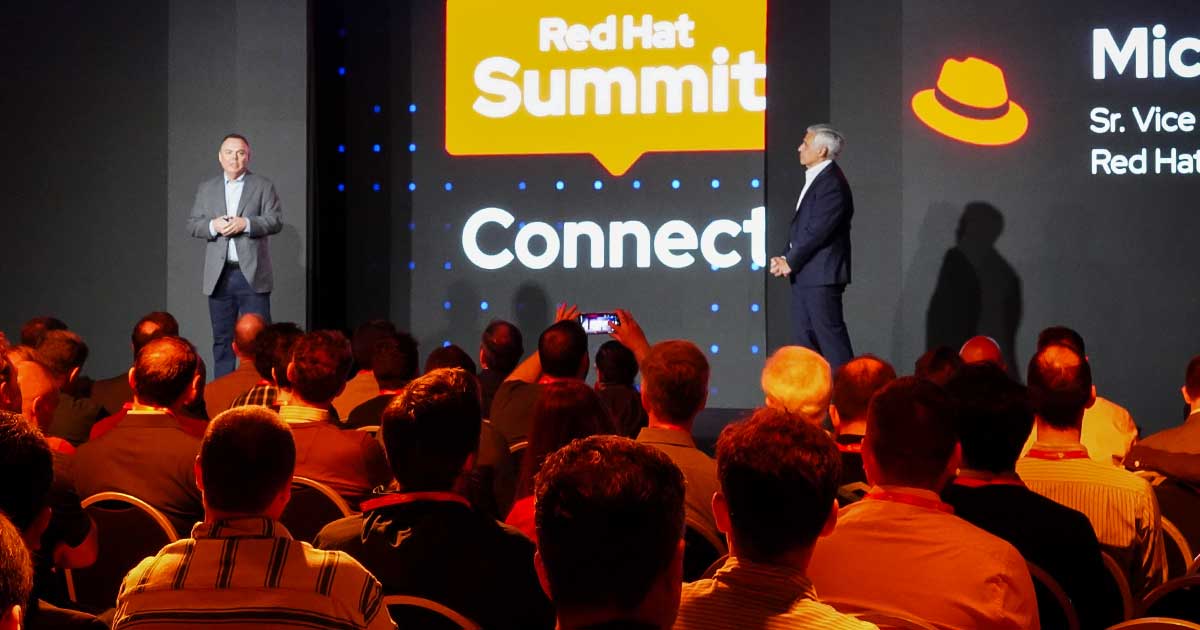 Mike Ferris, senior vice president, chief strategy officer y chief operating officer de Red Hat