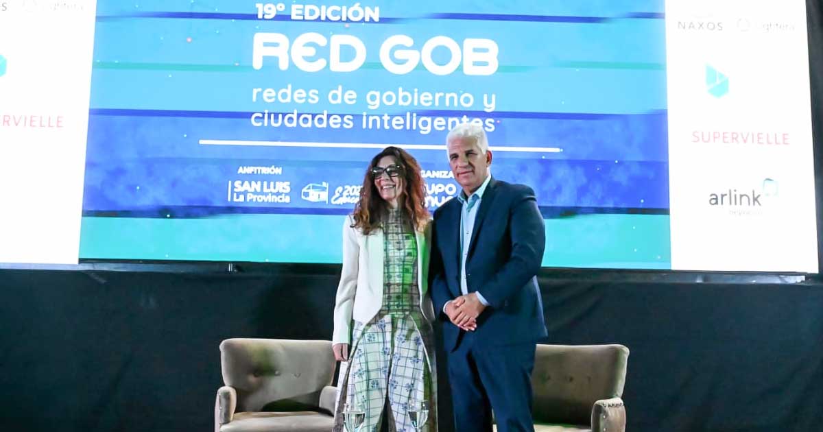 Mariana Rodríguez Zani, directora ejecutiva de Grupo Convergencia, y el gobernador Claudio Poggi