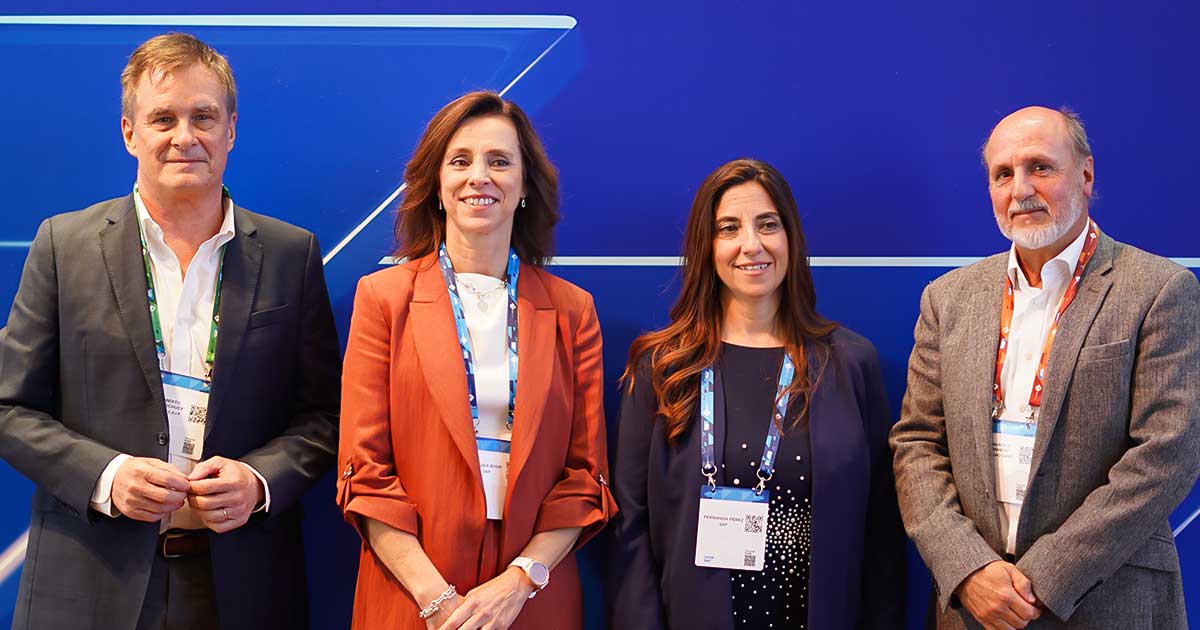 Roberto Demidchuk, CIO Ternium; Claudia Boeri; Fernanda Perez; y Marcelo Mancini, director general del Grupo Omint.