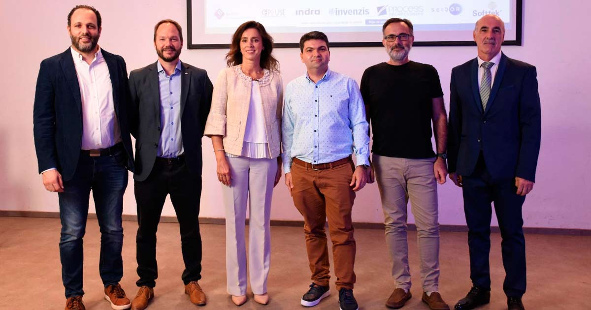 Sergio Cheja, Lder de Engagement y Experiencia del Cliente de SAP Regin Sur; Joaqun Mnaco, Lder Alianzas Estratgicas RISE para SAP; Claudia Boeri, presidente de SAP Regin Sur; Federico Fasano, Responsable del Laboratorio de Sistemas de Gestin de UADE; Roberto de Rosetti, Secretario de Sistemas de Informacin de la facultad de Ciencias Econmicas de la Universidad Nacional de Cuyo; y Dr. Horacio Russo, Secretario General de la Universidad Nacional de Tres de Febrero