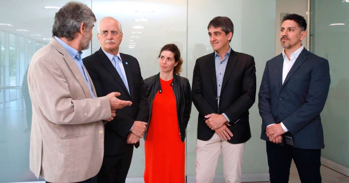 Los ministros Filmus y Taiana junto a representantes de Lenovo: Eugenia Mayans, Manager Government Relations; Carlos Ramos, Gerente General Regional de Soluciones de Infraestructura para la regin SOLA y Matias Ugalde, Sales Government Account